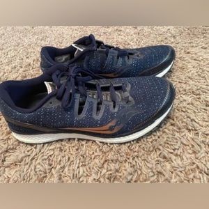 Mens Saucony running shoes - size 10